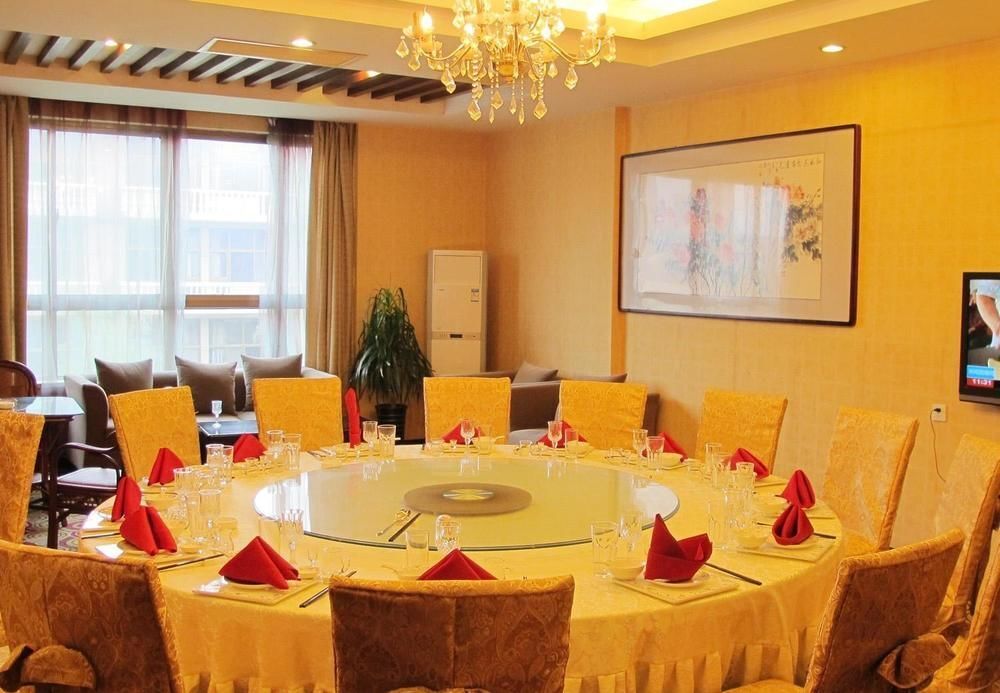 Ляньюньган: Dongyuan International Hotel