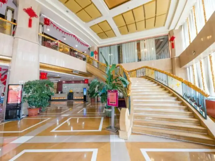 Чанцзи: Dongsheng Hongfu Hotel Xinjiang