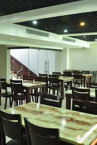 Вэйнань: Jin Feng Business Hotel