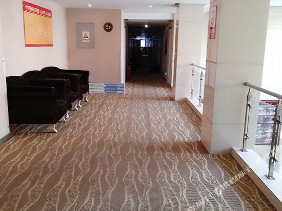 Вэйнань: Seaview Hotel