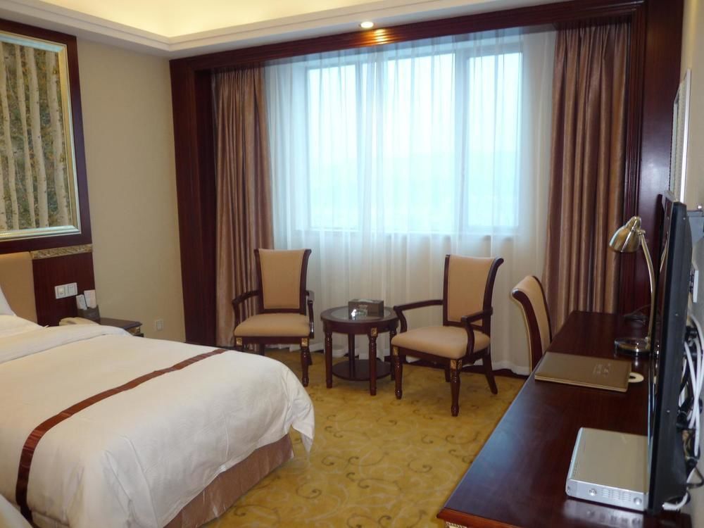 Чжаоцин: Longzhu Hotel