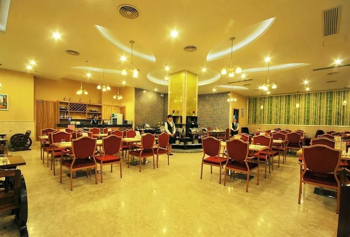 Чжаоцин: Longzhu Hotel