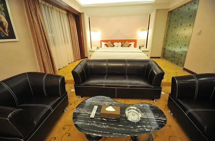 Чжаоцин: Longzhu Hotel