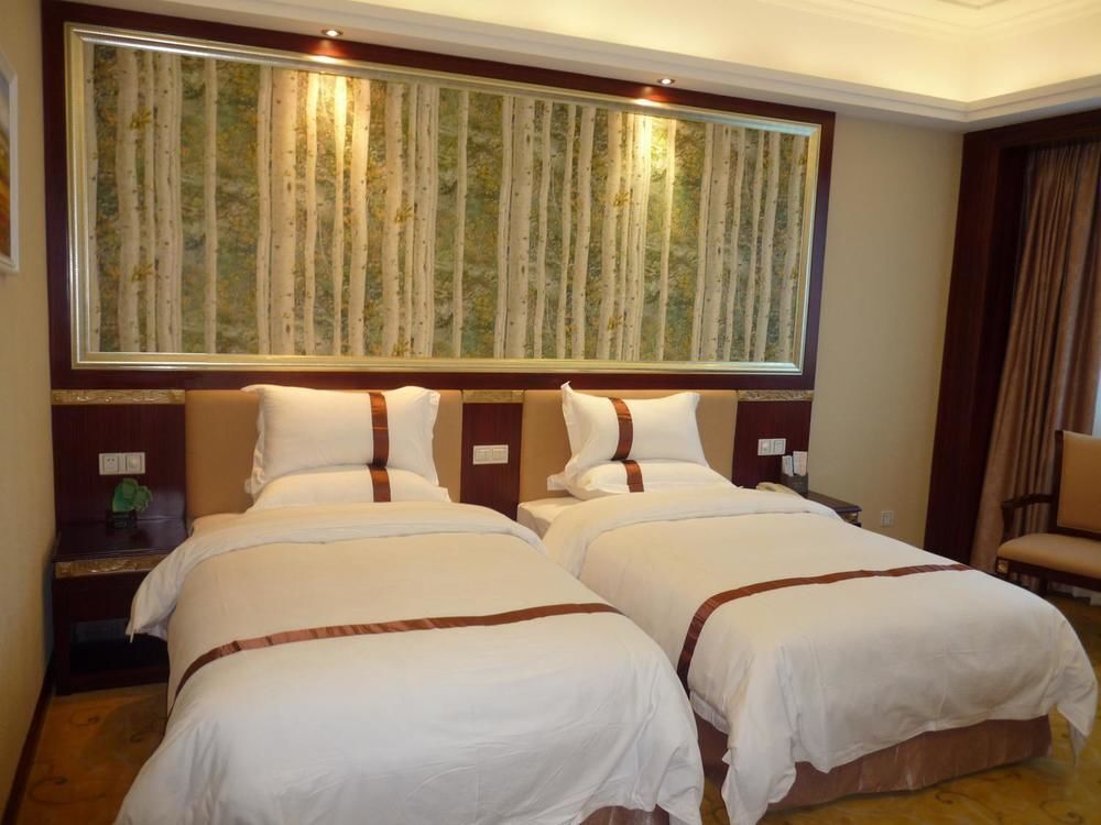 Чжаоцин: Longzhu Hotel
