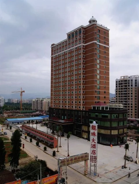Чжаоцин: Longzhu Hotel