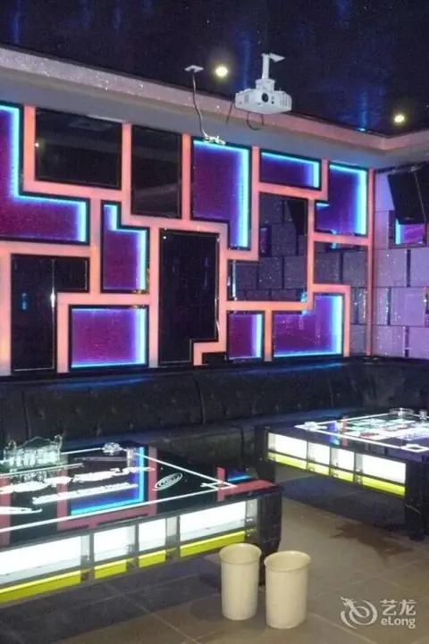 Чжаоцин: Longzhu Hotel
