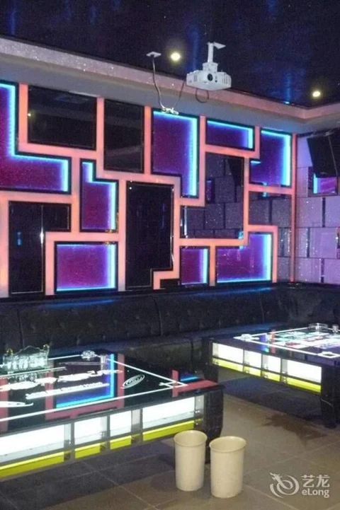 Чжаоцин: Longzhu Hotel