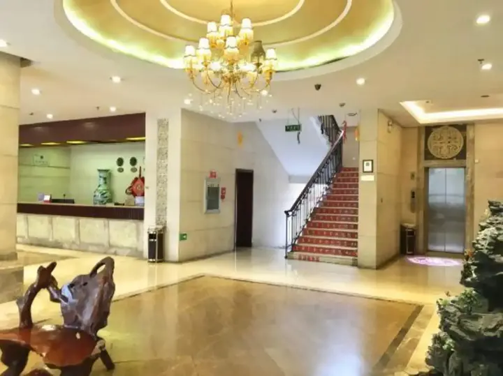 Цюйцзин: Kaiyue Hotel