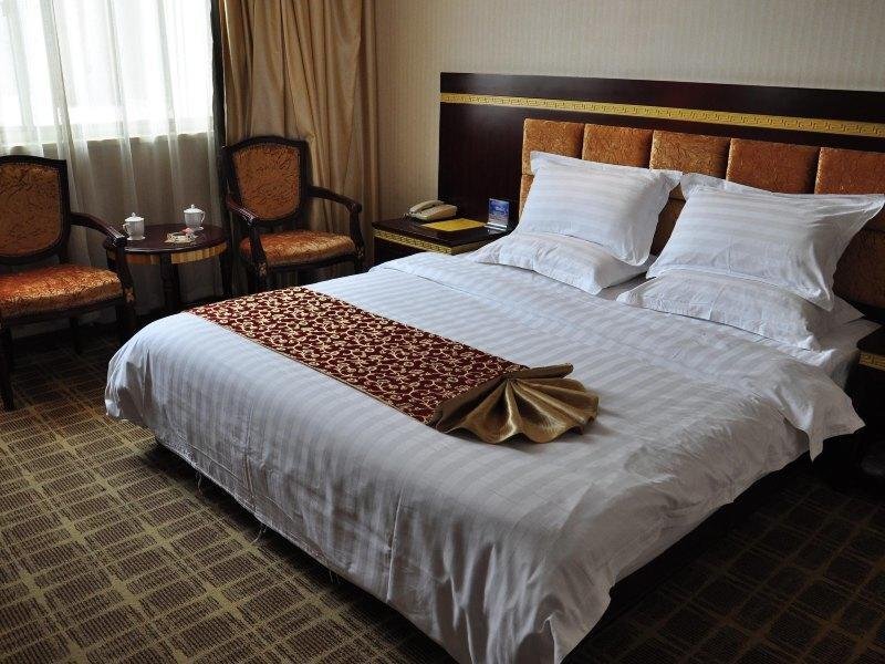 Цзинин: 金乡海川大酒店
