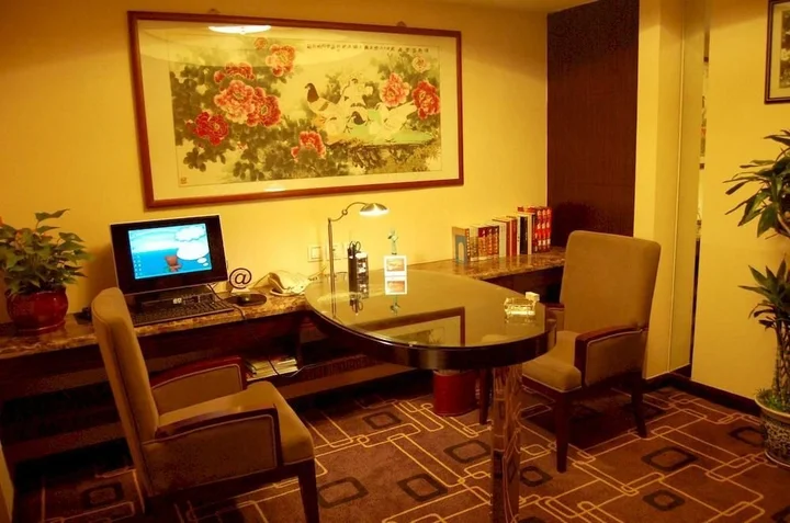 Дэян: Jinghu Hotel