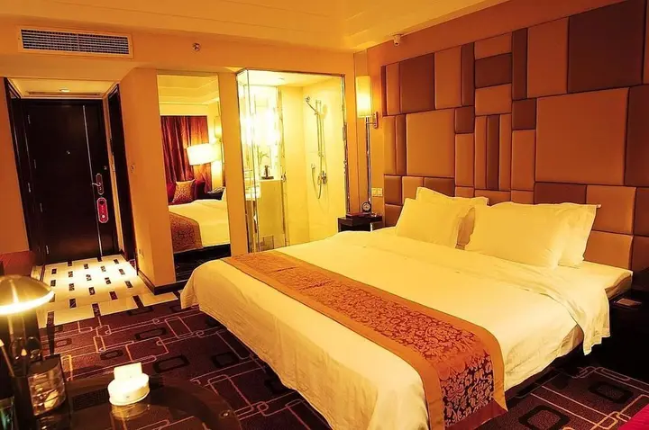 Дэян: Jinghu Hotel