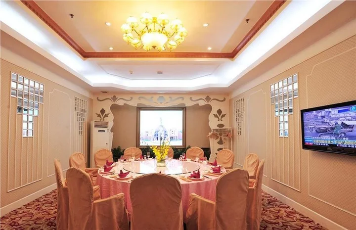 Дэян: Jinghu Hotel