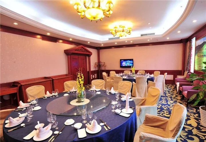 Дэян: Jinghu Hotel