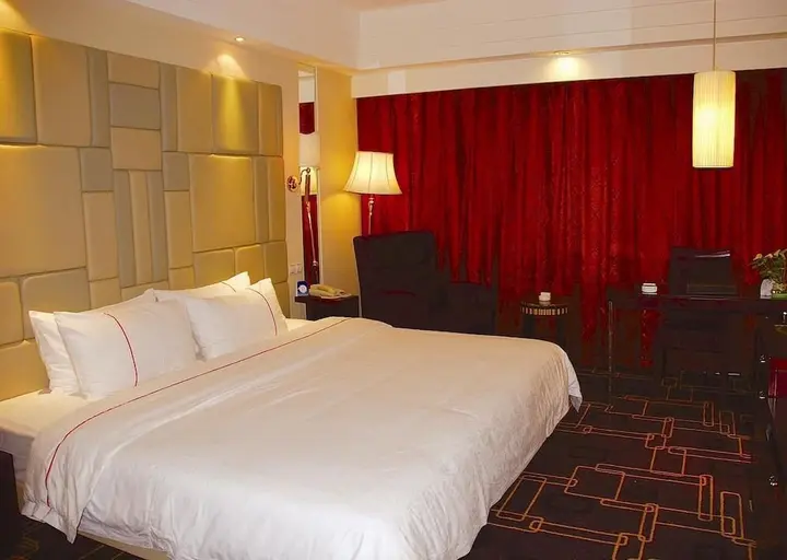 Дэян: Jinghu Hotel