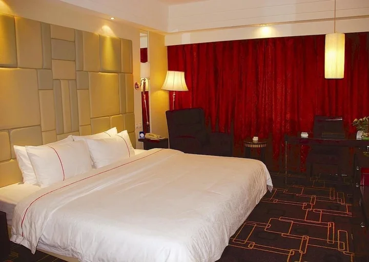 Дэян: Jinghu Hotel