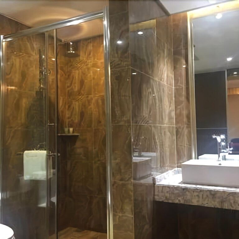 Цюйцзин: 曲靖翠峰大酒店