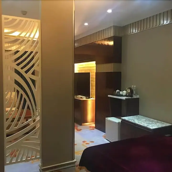 Цюйцзин: 曲靖翠峰大酒店