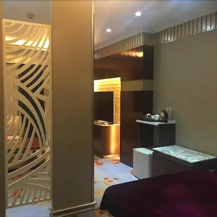 Цюйцзин: 曲靖翠峰大酒店