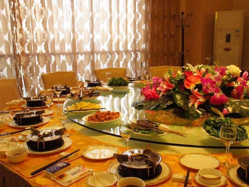 Цюйцзин: 曲靖翠峰大酒店