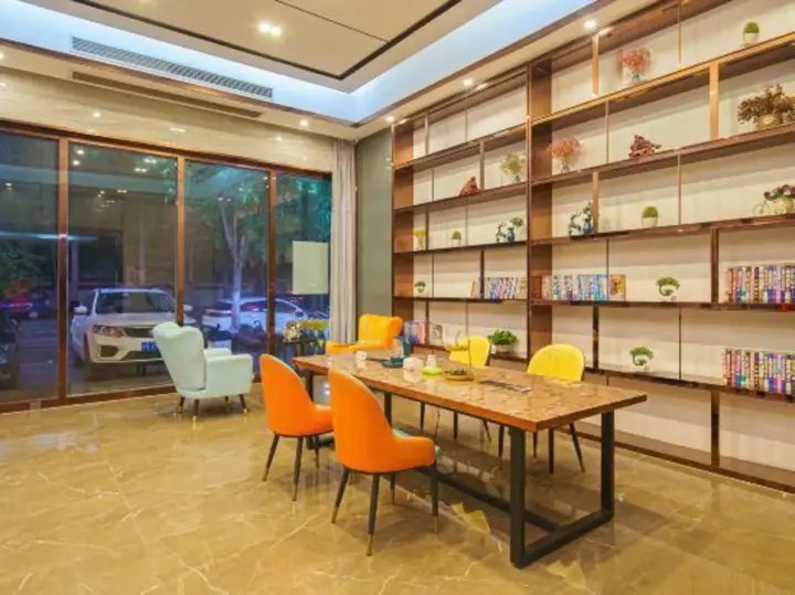 Цзеян: Tianyue Four Seasons Hotel