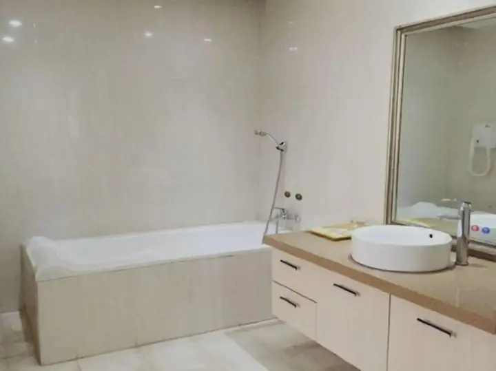 Яньчэн: Jinzhu Business Hotel