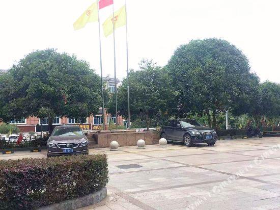 Юнчжоу: Lianhua Huating Business Hotel