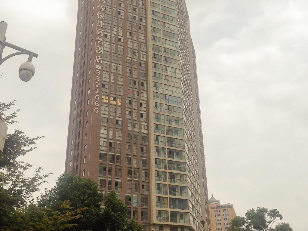 Цюйцзин: Yicheng Express Business Hotel