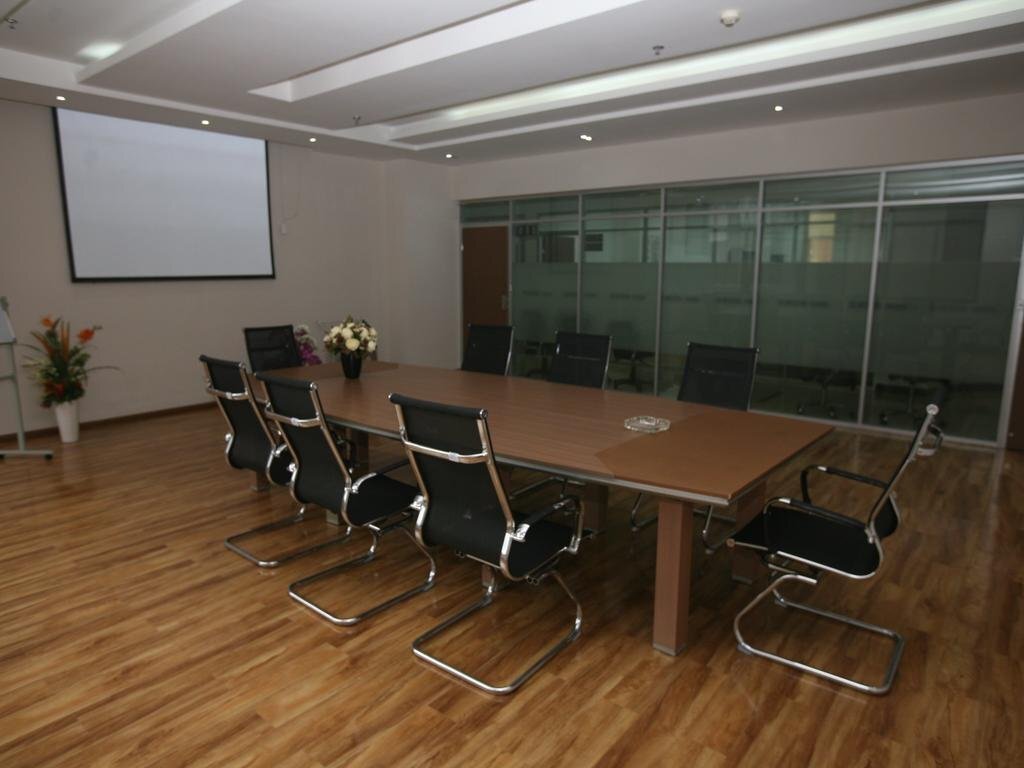 Цюйцзин: Yicheng Express Business Hotel