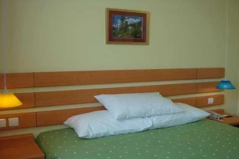 Ичан: Home Inn Yichang Gezhou Dam