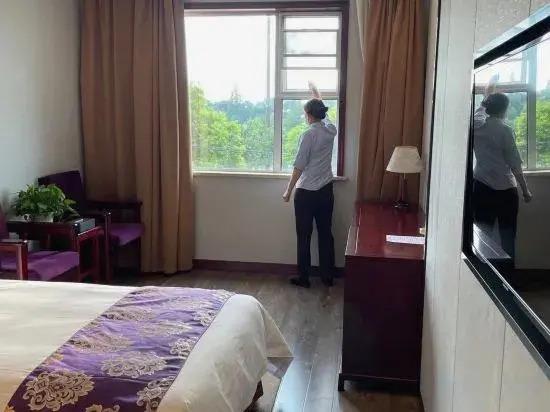 Джин-Чжоу: Weidong Garden Hotel