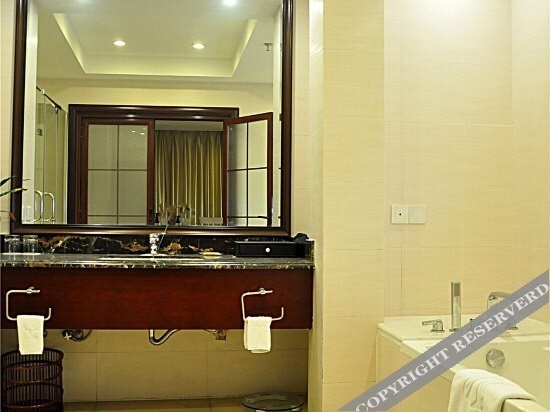 Линьи: Tanzi Lake Hotel
