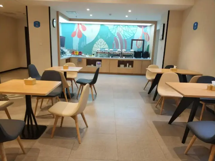 Шэньян: HanTing Hotel (Shenyang Wanlian Subway Station)