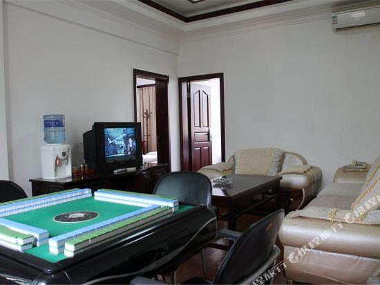 Энле: Chayuan Hotel