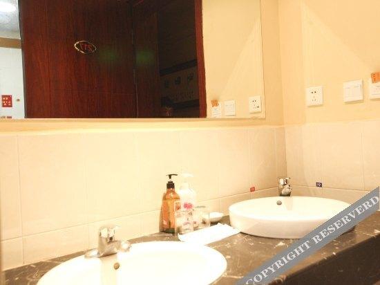 Цюйцзин: Shiyuan Hotel