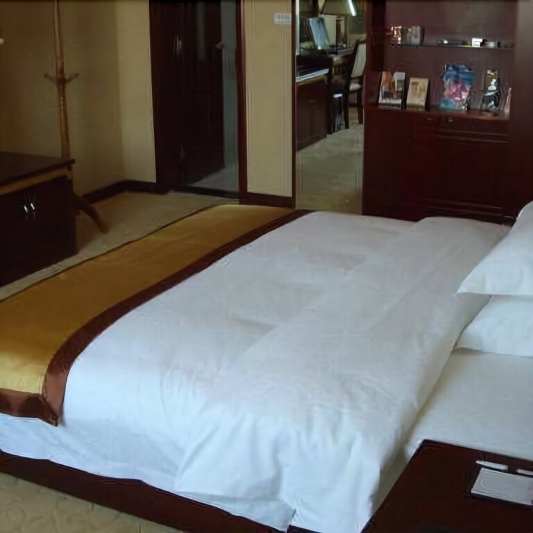 Цюйцзин: Kaicheng Hotel Xuanwei