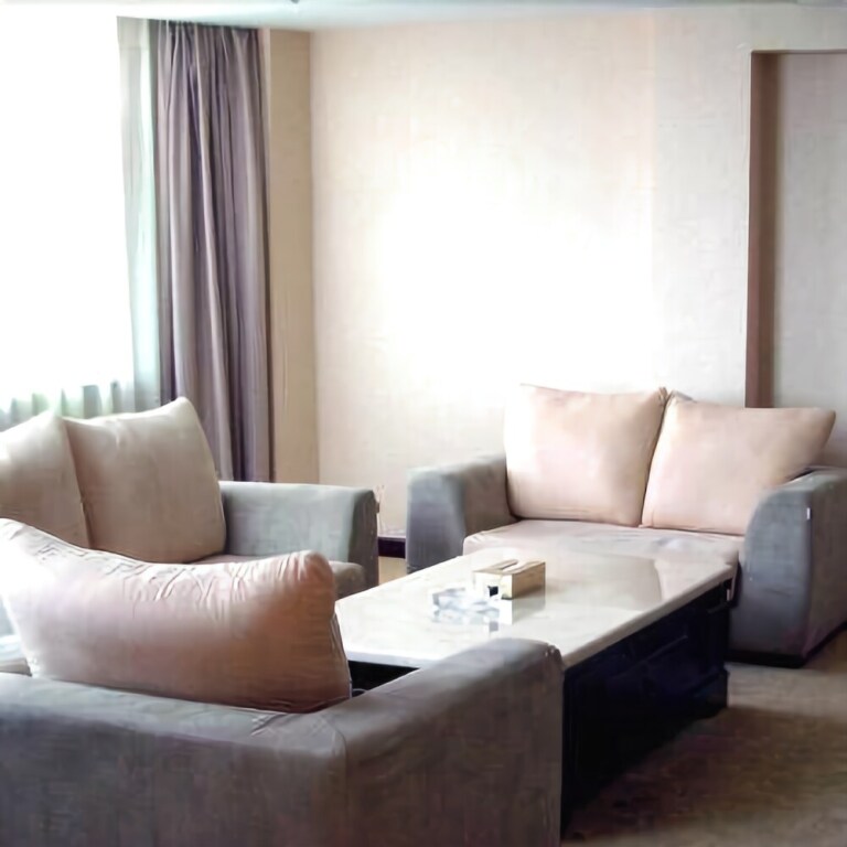 Цюйцзин: Kaicheng Hotel Xuanwei