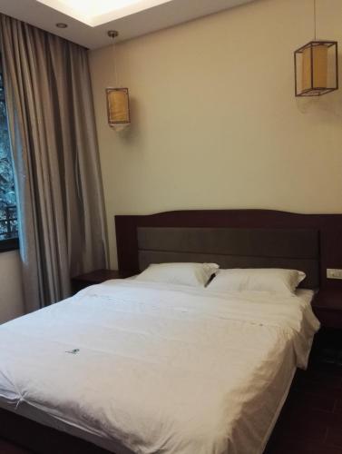 Гуйлинь: Yangshuo Longjing River Hotel