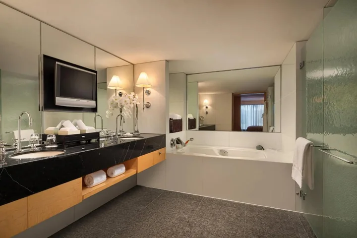 Гонконг: Mandarin Oriental, Hong Kong