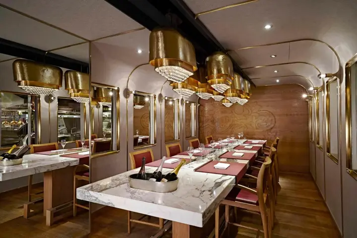 Гонконг: Mandarin Oriental, Hong Kong
