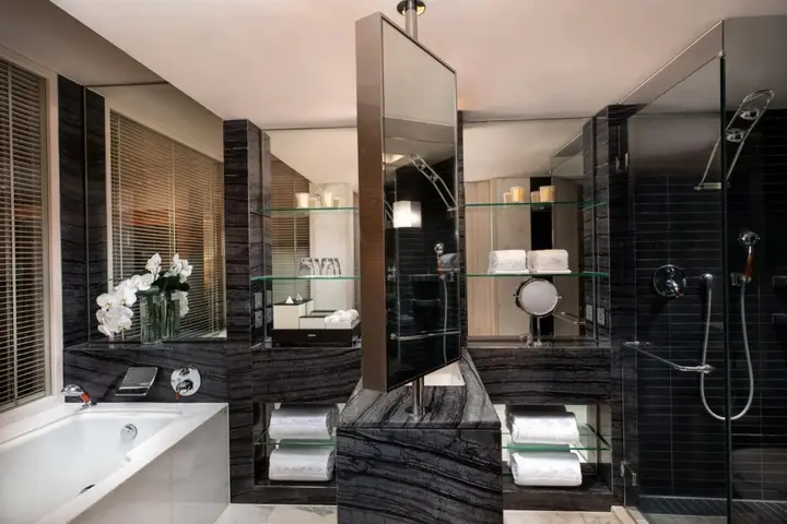 Гонконг: Mandarin Oriental, Hong Kong