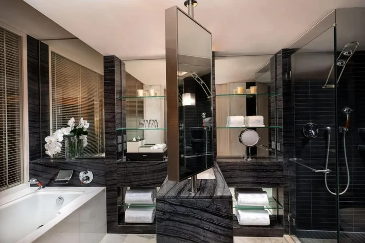Гонконг: Mandarin Oriental, Hong Kong