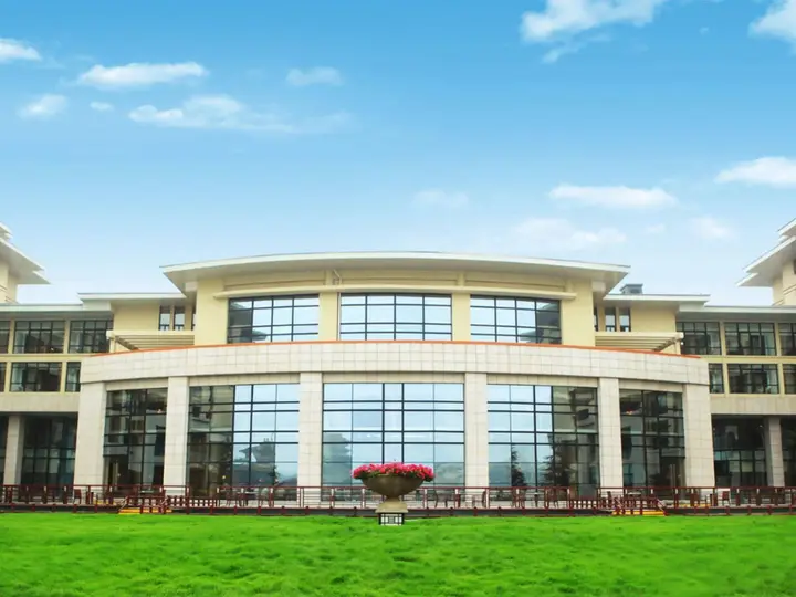Кайфын: New Century Grand Hotel Kaifeng