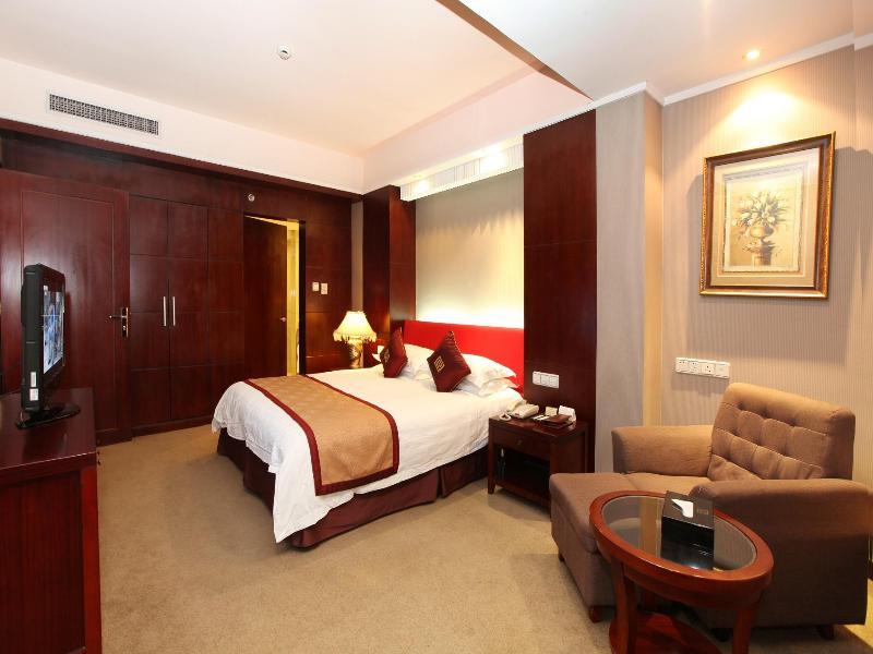 New Century Pujiang Hotel — фото 2