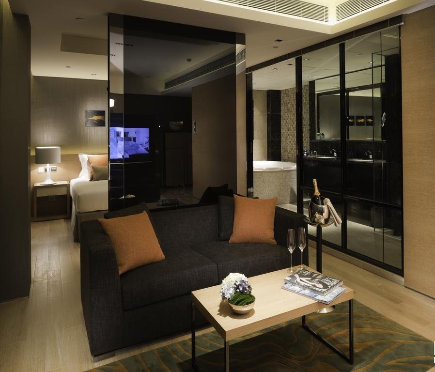 Гонконг: Lhotel Island South
