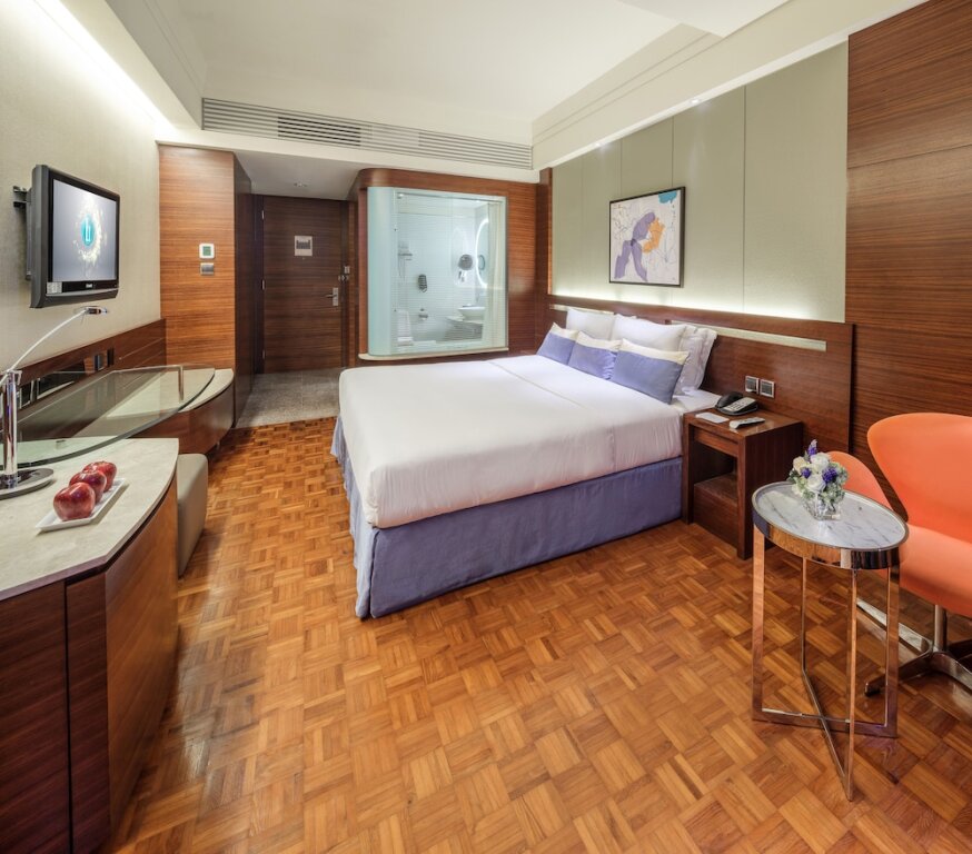 Гонконг: Lhotel Island South