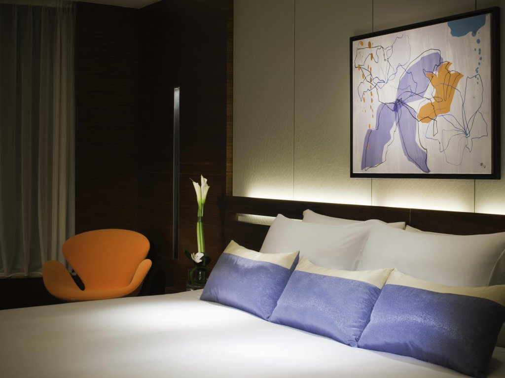 Гонконг: Lhotel Island South