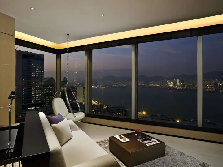 Гонконг: EAST Hong Kong