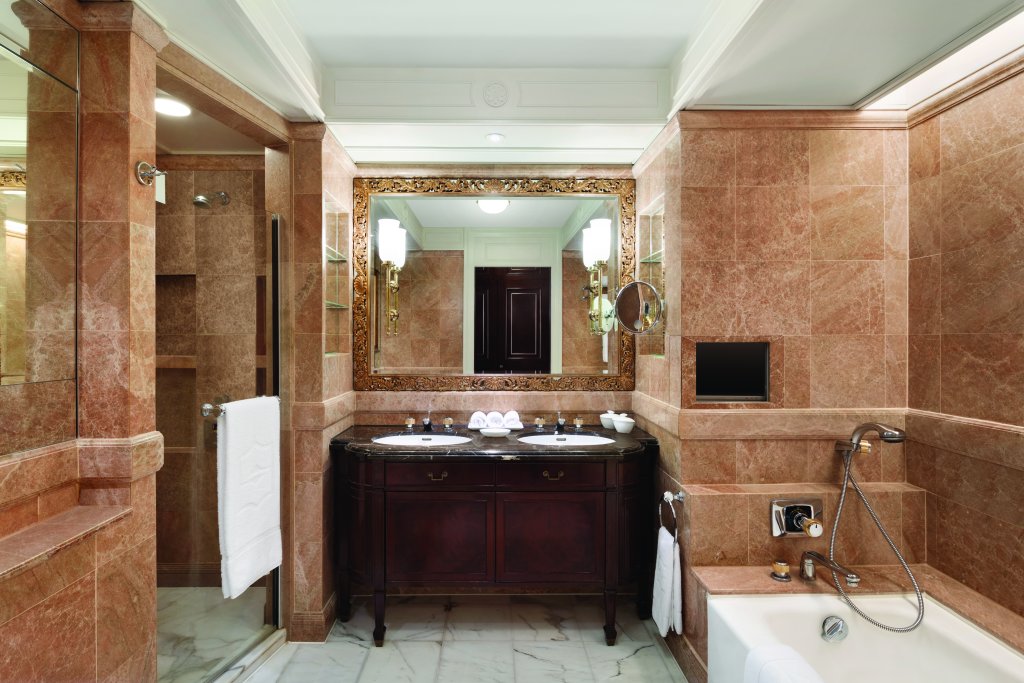 Гонконг: Island Shangri-La, Hong Kong