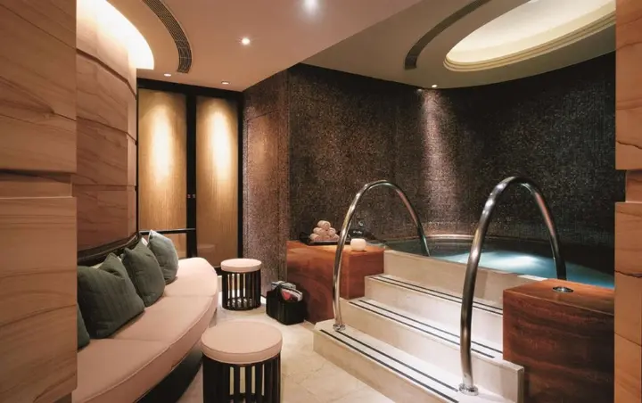 Гонконг: Island Shangri-La, Hong Kong