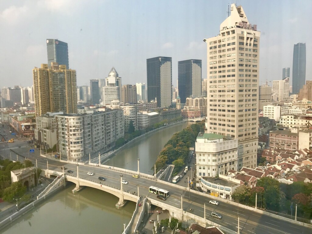 Шанхай: The Bund Riverside Hotel